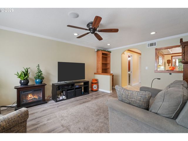 687 32ND St 4, Washougal, WA 98671