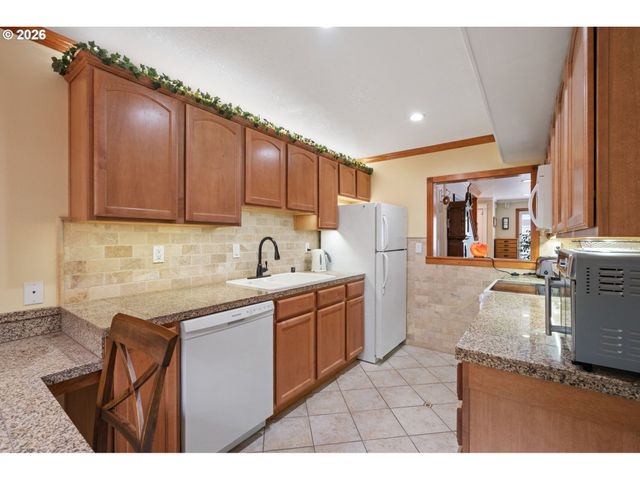 687 32ND St 4, Washougal, WA 98671