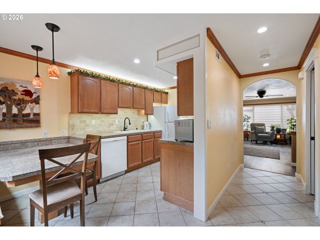 687 32ND St 4, Washougal, WA 98671