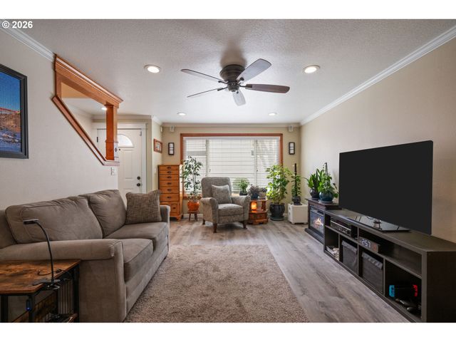 687 32ND St 4, Washougal, WA 98671
