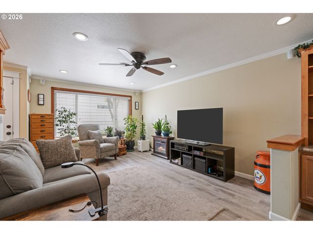 687 32ND St 4, Washougal, WA 98671