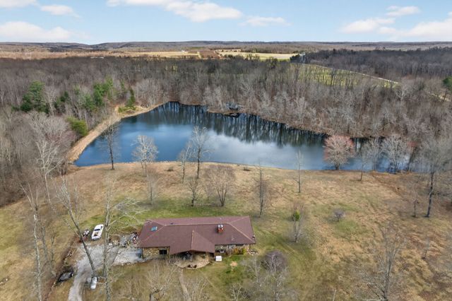 1552 New Harmony Rd, Graysville, TN 37338