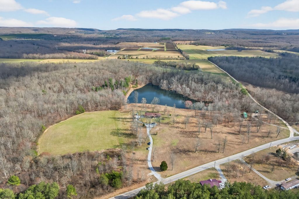 1552 New Harmony Rd, Graysville, TN 37338