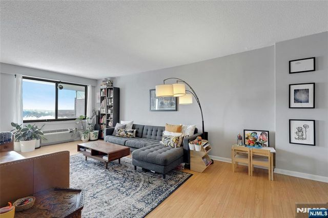 307 Prospect Avenue 14I, Hackensack, NJ 07601