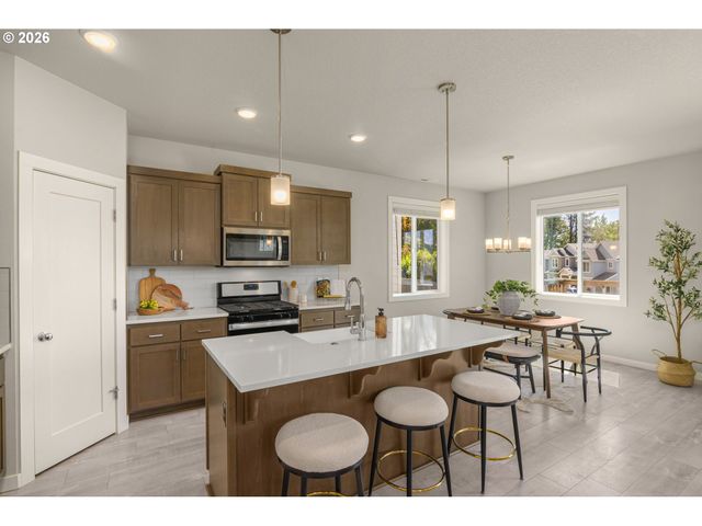 1656 18TH Ave, Forest Grove, OR 97116