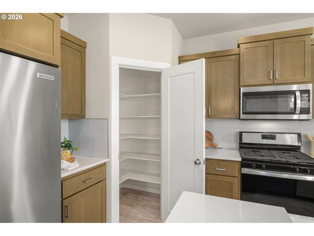 1656 18TH Ave, Forest Grove, OR 97116