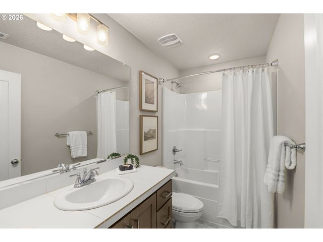 1656 18TH Ave, Forest Grove, OR 97116