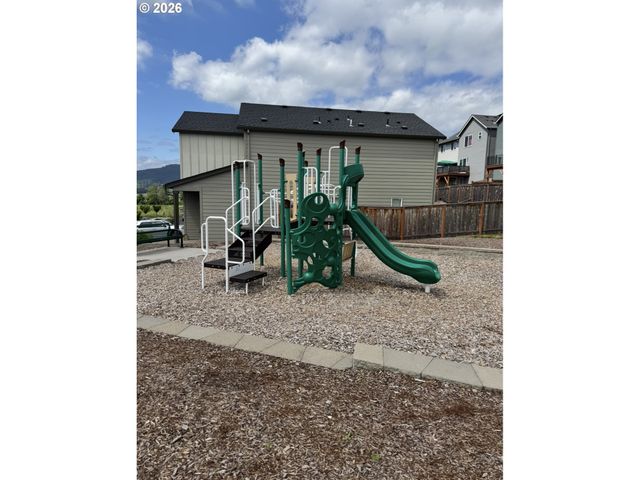 1656 18TH Ave, Forest Grove, OR 97116