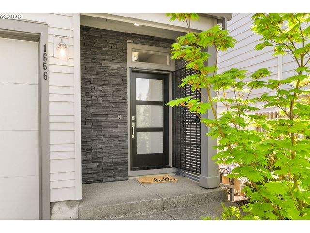 1656 18TH Ave, Forest Grove, OR 97116