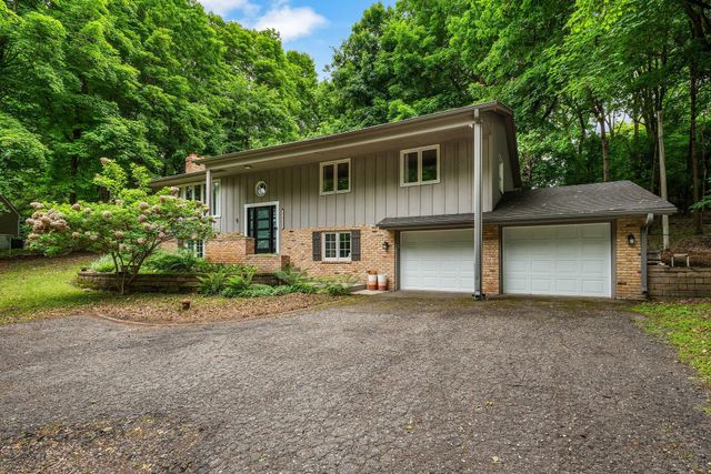 27755 Island View Rd, Shorewood, MN 55331