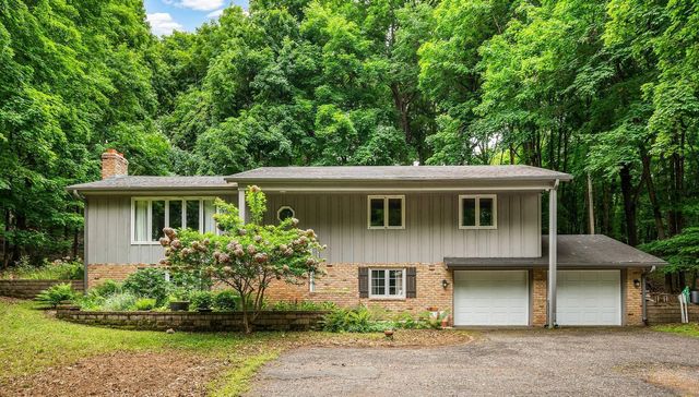 27755 Island View Rd, Shorewood, MN 55331