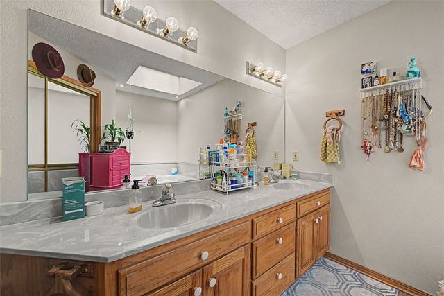 47 London Drive, Bella Vista, AR 72715