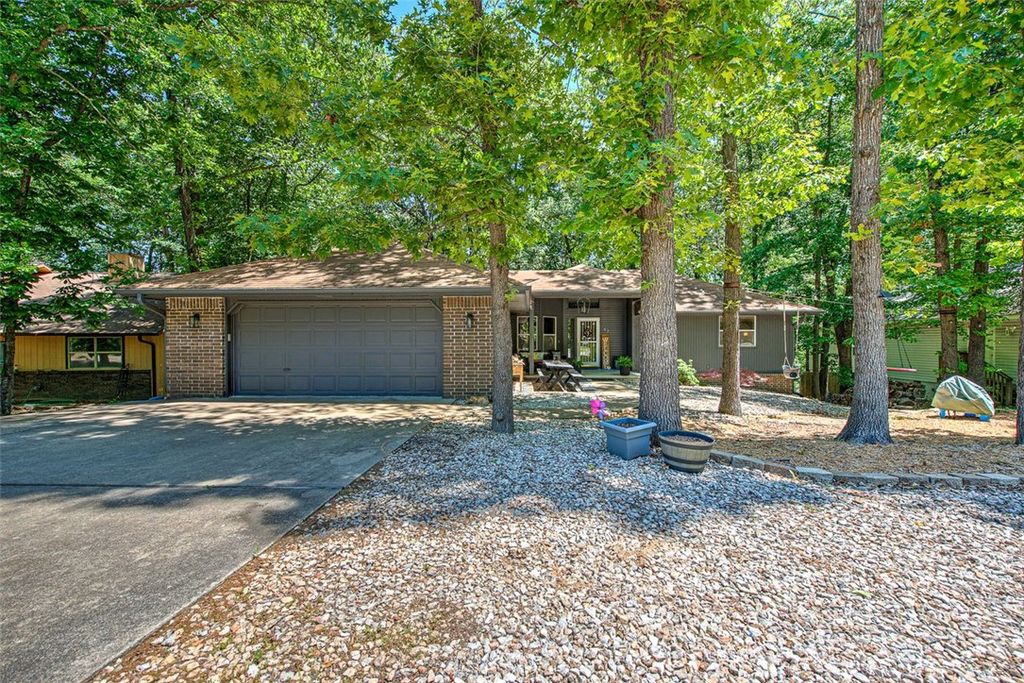 47 London Drive, Bella Vista, AR 72715