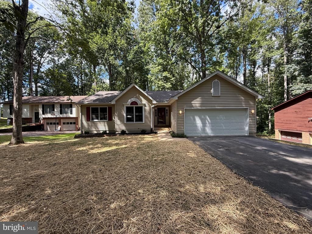 305 FAIRWAY DR, Locust Grove, VA 22508