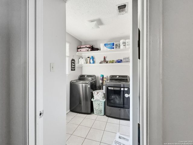 434 County Road 6610, Devine, TX 78016