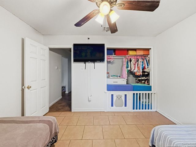 434 County Road 6610, Devine, TX 78016