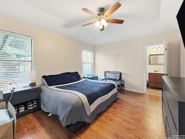 434 County Road 6610, Devine, TX 78016