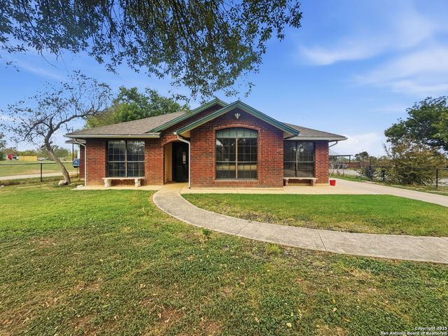 434 County Road 6610, Devine, TX 78016