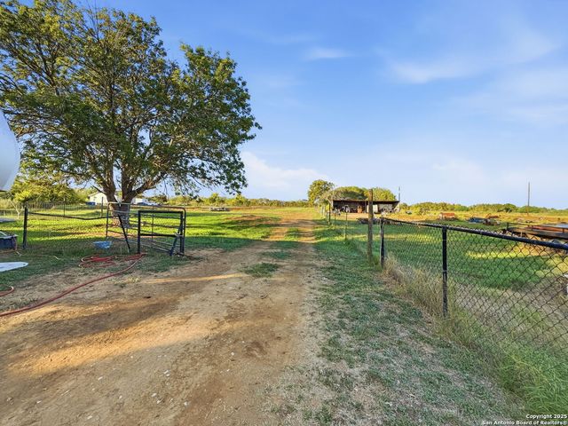 434 County Road 6610, Devine, TX 78016