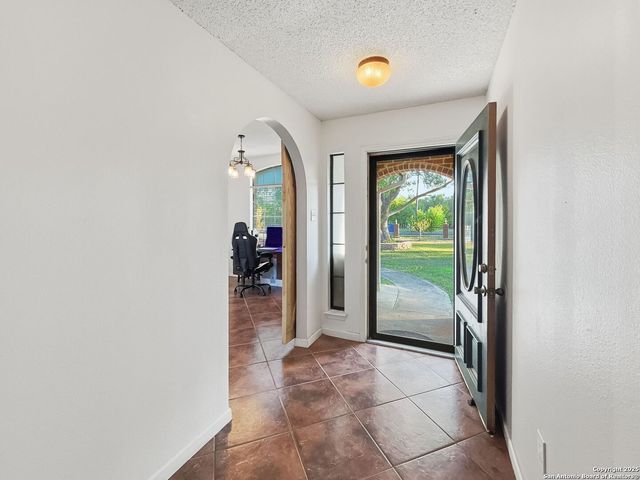 434 County Road 6610, Devine, TX 78016