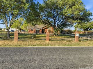 434 County Road 6610, Devine, TX 78016