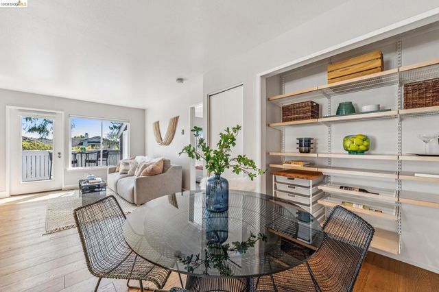 24 Bayside Ct, Richmond, CA 94804