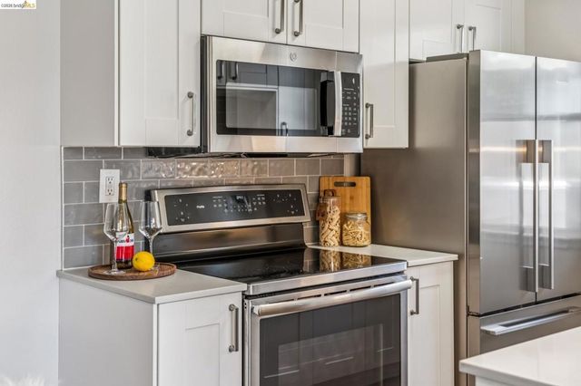 24 Bayside Ct, Richmond, CA 94804