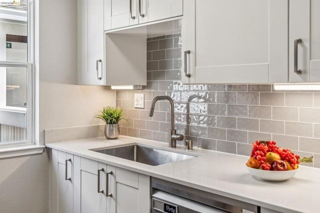 24 Bayside Ct, Richmond, CA 94804