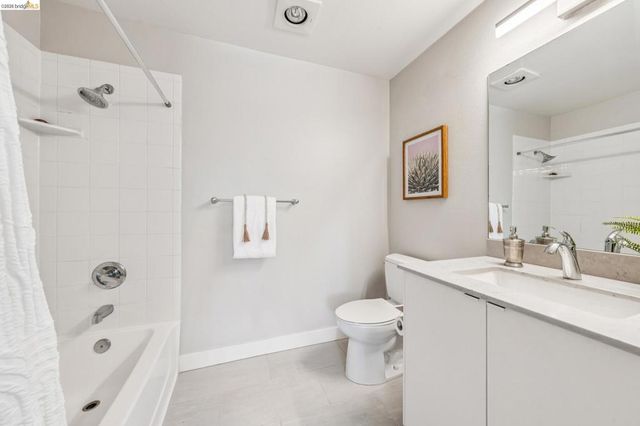 24 Bayside Ct, Richmond, CA 94804