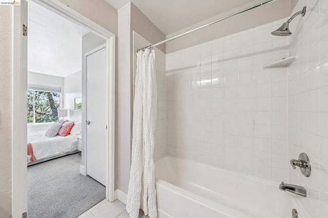 24 Bayside Ct, Richmond, CA 94804