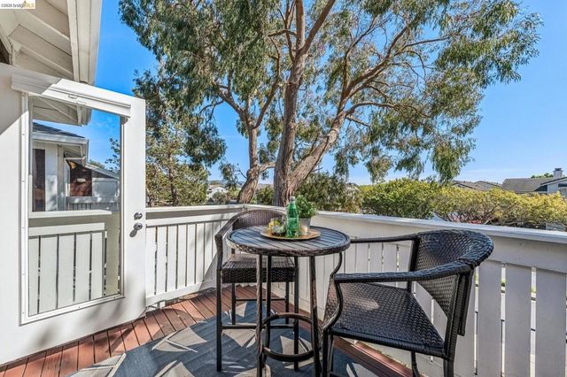 24 Bayside Ct, Richmond, CA 94804