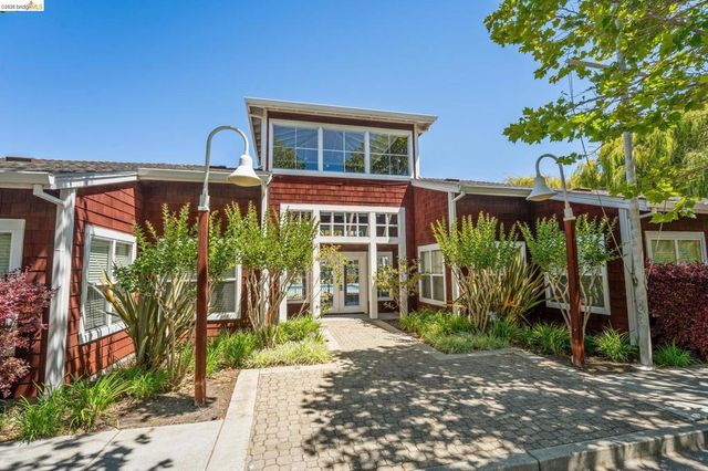 24 Bayside Ct, Richmond, CA 94804