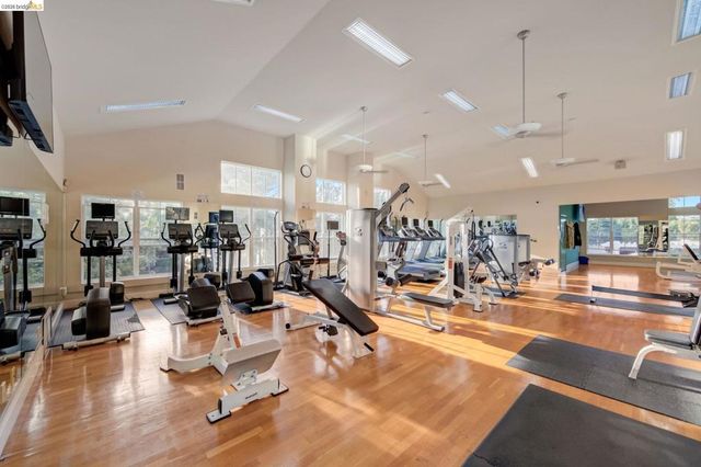 24 Bayside Ct, Richmond, CA 94804