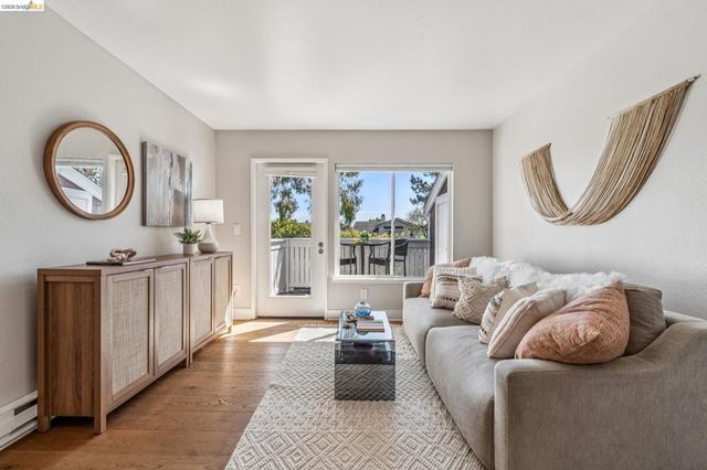 24 Bayside Ct, Richmond, CA 94804