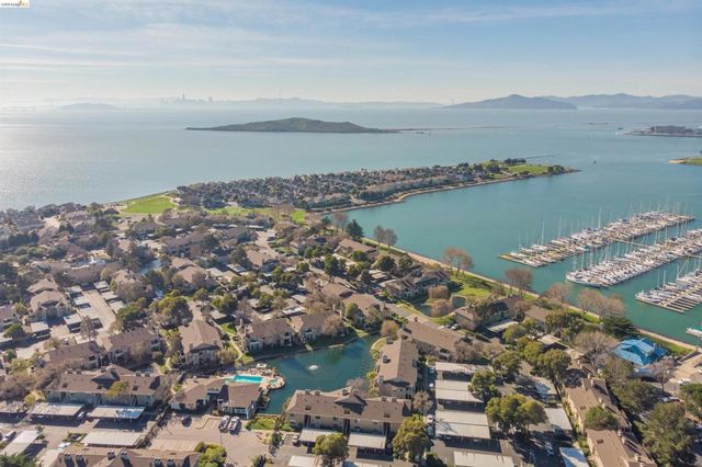 24 Bayside Ct, Richmond, CA 94804