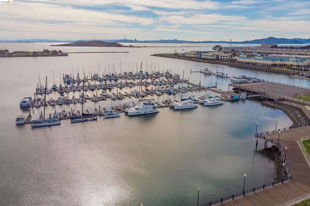 24 Bayside Ct, Richmond, CA 94804