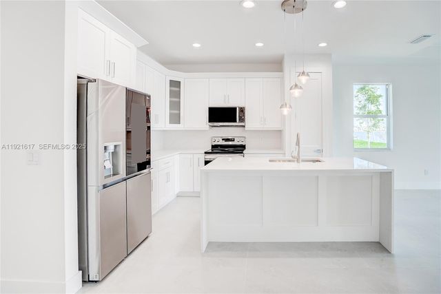 3802 SE 12th Ave., Cape Coral, FL 33904