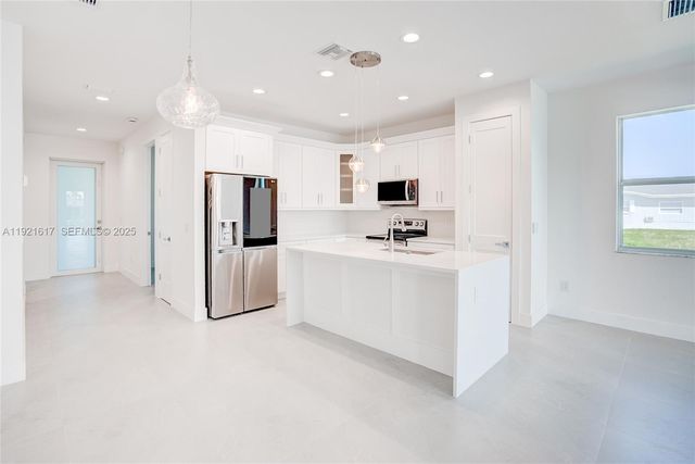 3802 SE 12th Ave., Cape Coral, FL 33904