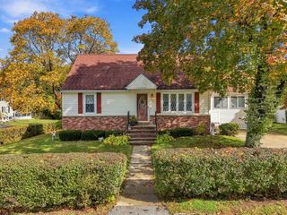 62 Faith Ave, Dracut, MA 01826