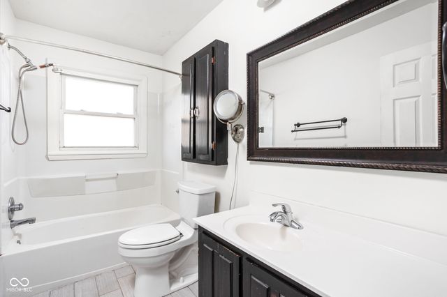 6904 W Lockerbie Drive, Indianapolis, IN 46214