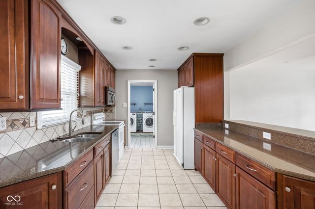 6904 W Lockerbie Drive, Indianapolis, IN 46214