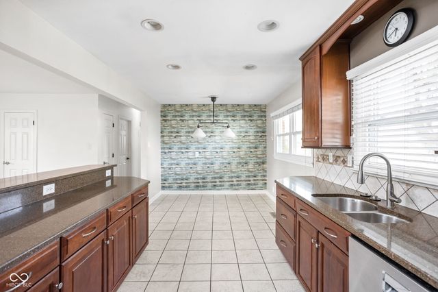 6904 W Lockerbie Drive, Indianapolis, IN 46214