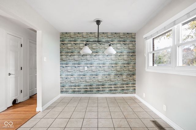 6904 W Lockerbie Drive, Indianapolis, IN 46214