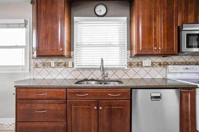 6904 W Lockerbie Drive, Indianapolis, IN 46214