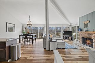 521 Bristol Oak COURT #A, Fontana, WI 53125