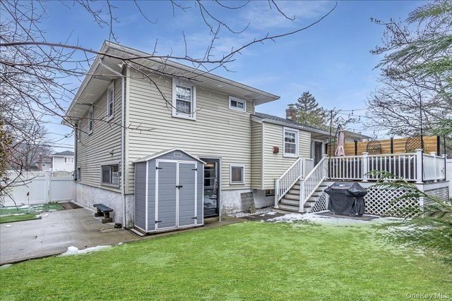 79 N Cedar Street, Massapequa, NY 11758