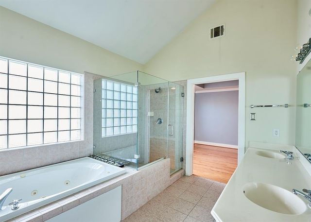 3570 Link Valley Drive, Houston, TX 77025