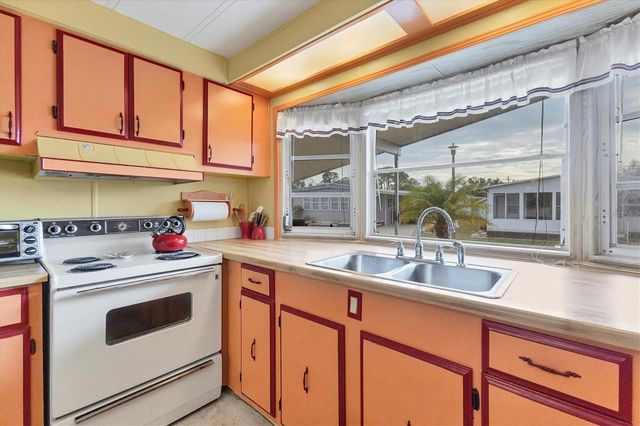 24 S EASTER ISLAND CIRCLE, Englewood, FL 34223