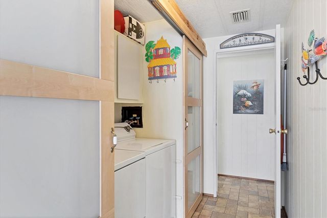 24 S EASTER ISLAND CIRCLE, Englewood, FL 34223