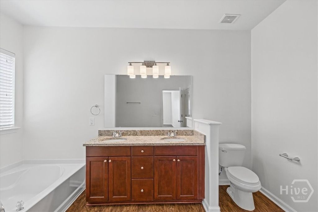 Image 14 of property listing at 103 Cumberland Way, Savannah, GA 31407
